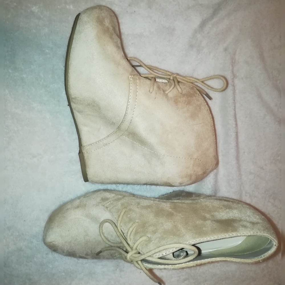 CHARLOTTE RUSSE TAN SUEDE LACE UP WEDGE PUMPS